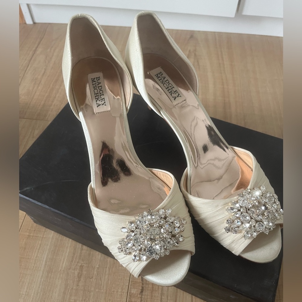 BNIB Badgley Mischka Sabine Heels